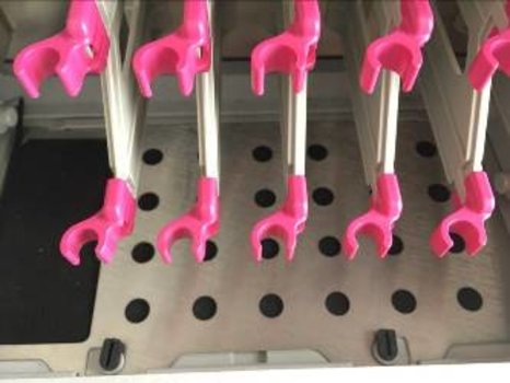 Wprowadzenie kabli światłowodowych/mikrorur, Uchwyty na mikrorury