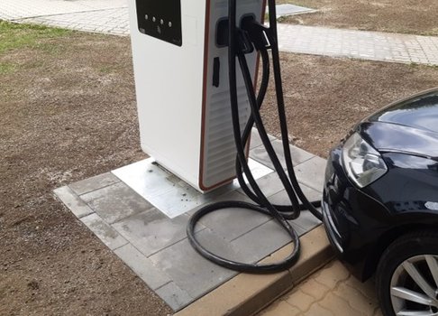 Fundament z tworzywa sztucznego do stacji ładowania pojazdów EK 980